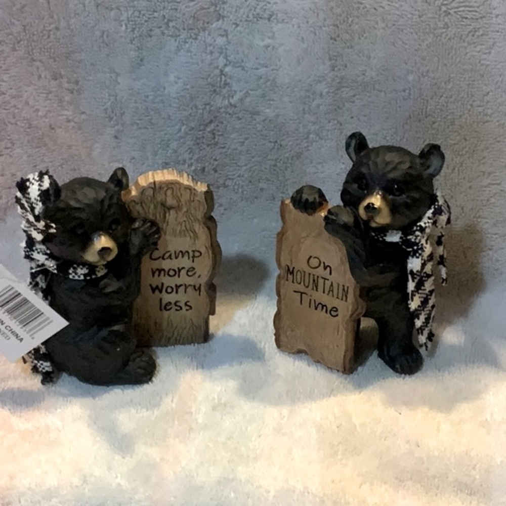 NWT Young’s Set of two resin, mini bear with buffalo plaid scarves holdi…
